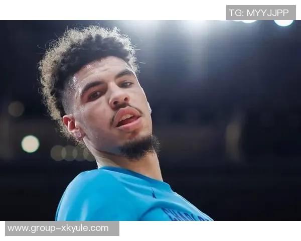 斯玛特称赞拉梅洛鲍尔高中时代就展现出疯狂投篮能力 斯玛特称赞拉梅洛鲍尔高中时代就展现出疯狂投篮能力