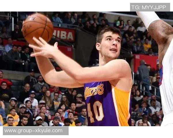 射手群火力全开布朗狂砍50分祖巴茨巧妙利用空间单打成功