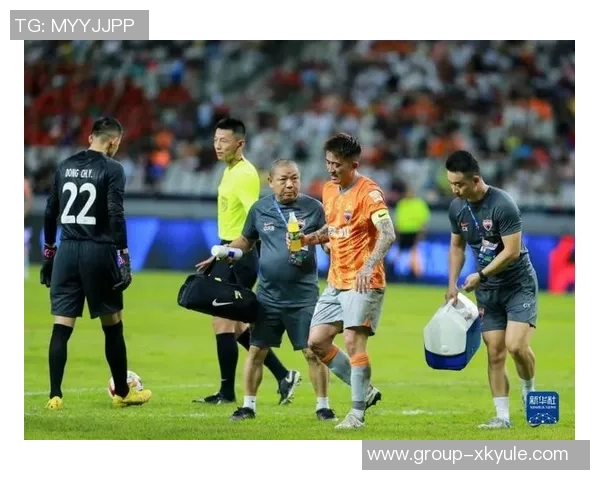 客胜三镇成功保级球迷热情迎接深圳新鹏城全队归来