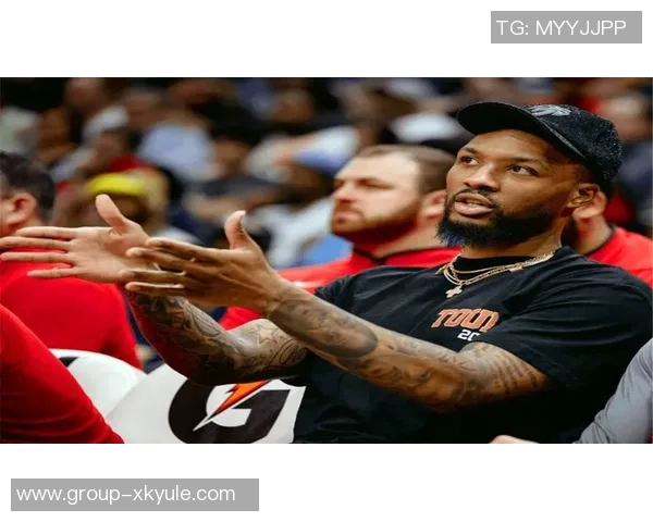 利拉德回母校韦伯州立大学视察篮球赛展现对母校的深厚情感